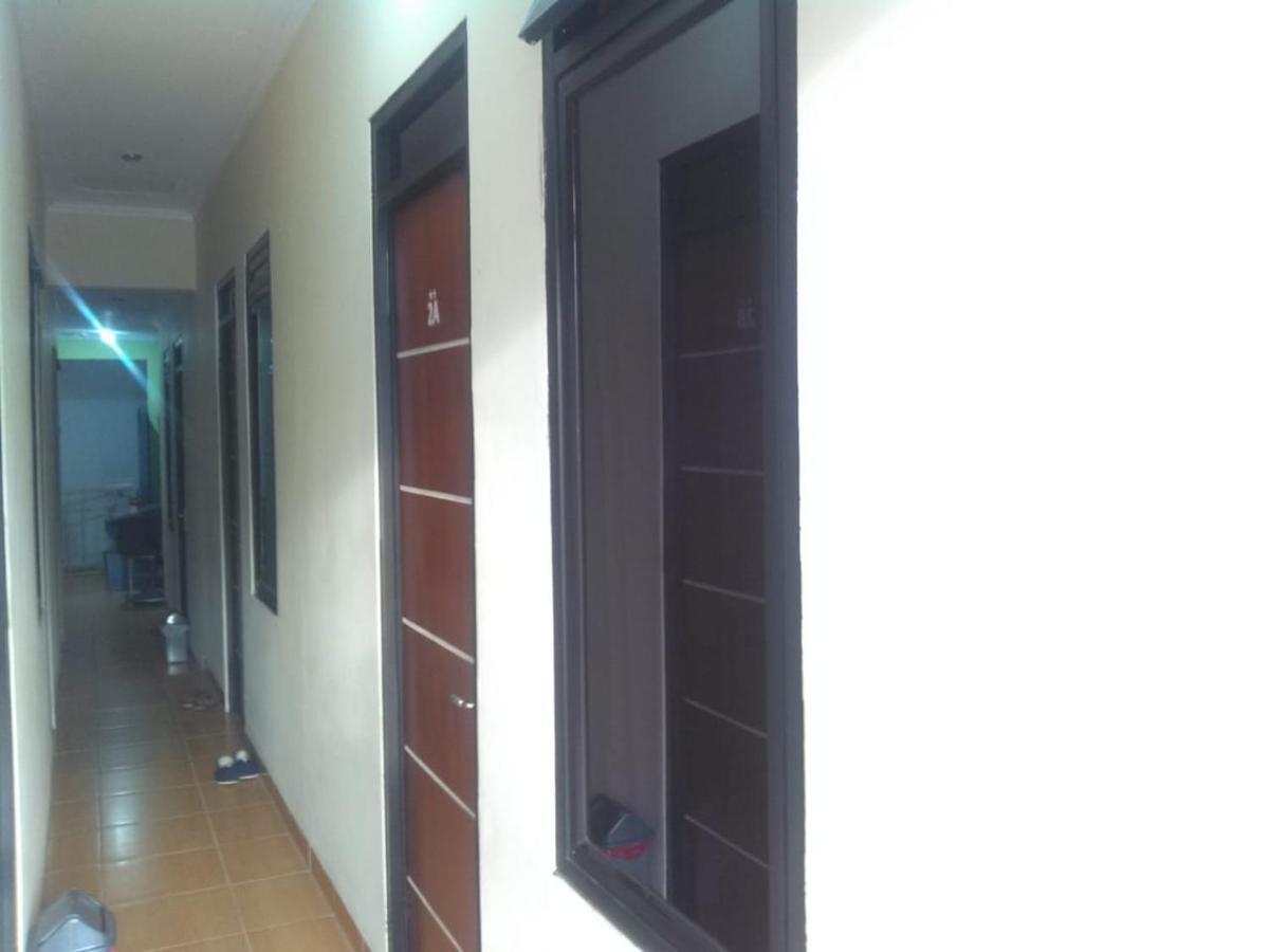 Danyshom Hotel Cikarang Exterior photo