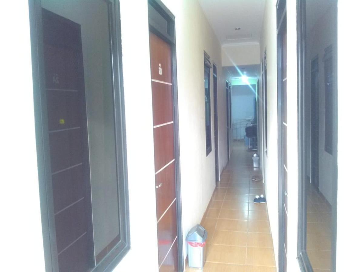 Danyshom Hotel Cikarang Exterior photo